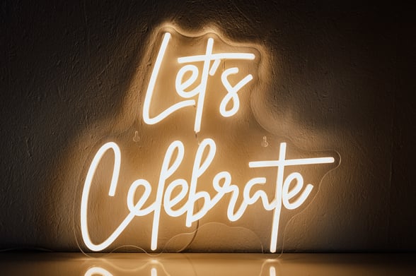 LED Leuchtschild "Lets Celebrate"